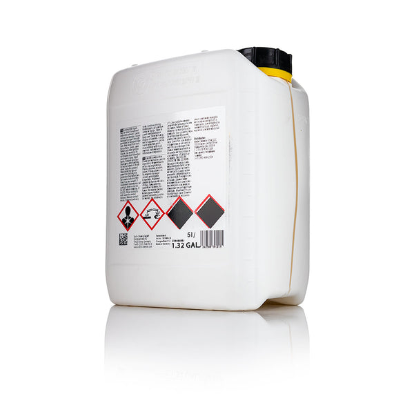 The back of a jug of Koch Chemie Teerwasche on a white background.