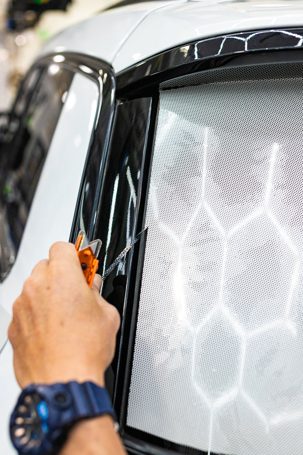 A person using the Yellotools Yelloguide Flexi on the frame of a vehicle.