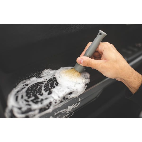 Detail Factory Boars Hair Grey Short Handle Brush Example