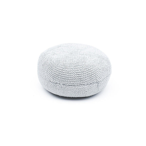 A single Pearl Puck Applicators from The Rag Company in Ice Grey. These pearl weave microfiber applicators have a no-soak barriers inside them that prevents precious coating products from seeping into the sponge.
