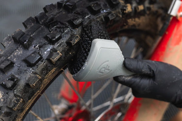 Moto - Curved Tire Brush