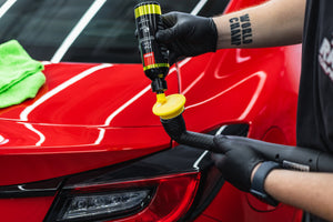 Person pouring Rupes D-1 Fine onto a Rupes ibrid nano