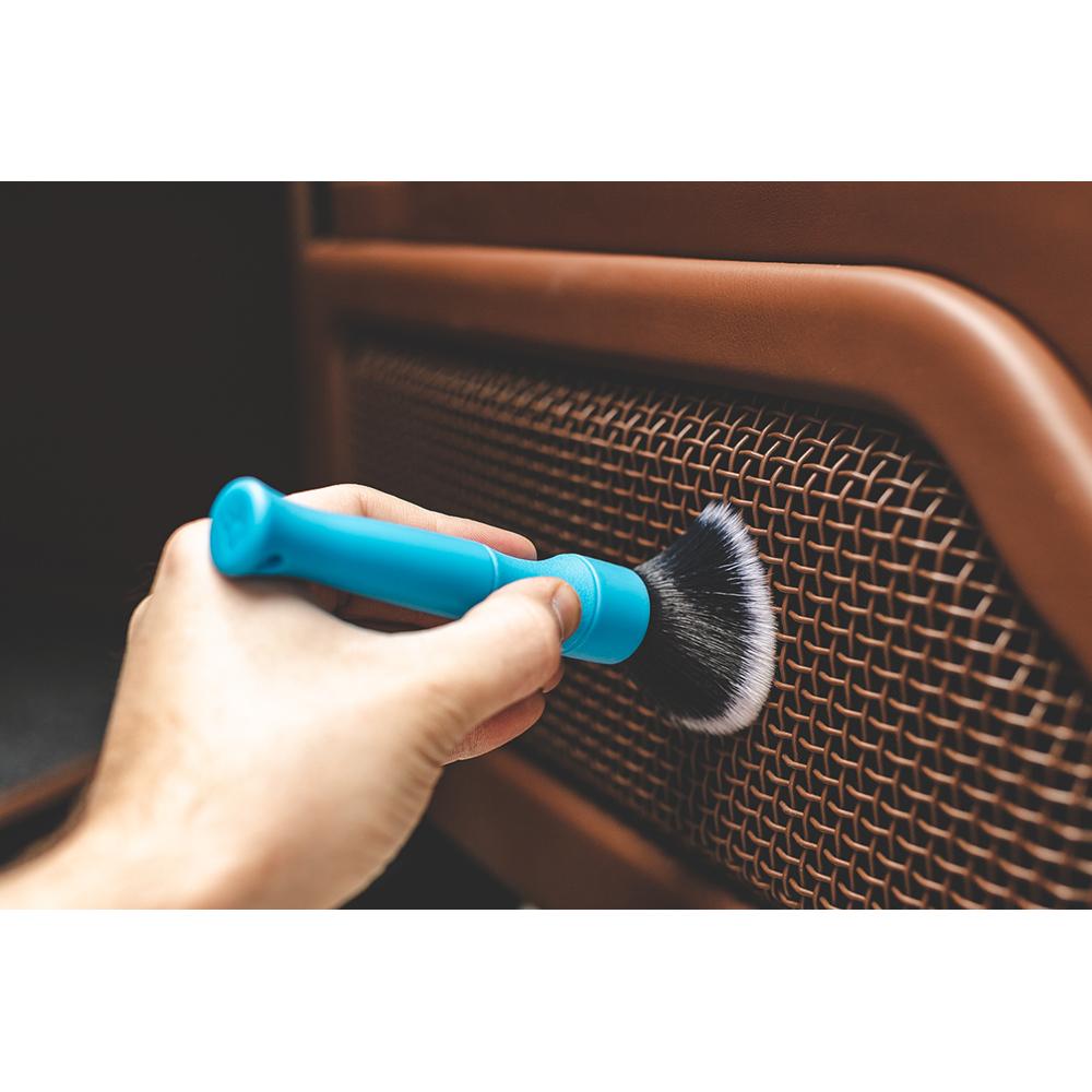  Detail Factory - Crevice Mini Detailing Brush Combo Kit - One  Boar's Hair Brush + One Ultra-Soft Synthetic Brush, Heavy Cleaning Action  for Small Spaces, Red (Blonde Boar Hair) + Black (
